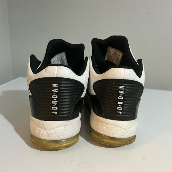 Air Jordan Shoes - Picture 3 of 4